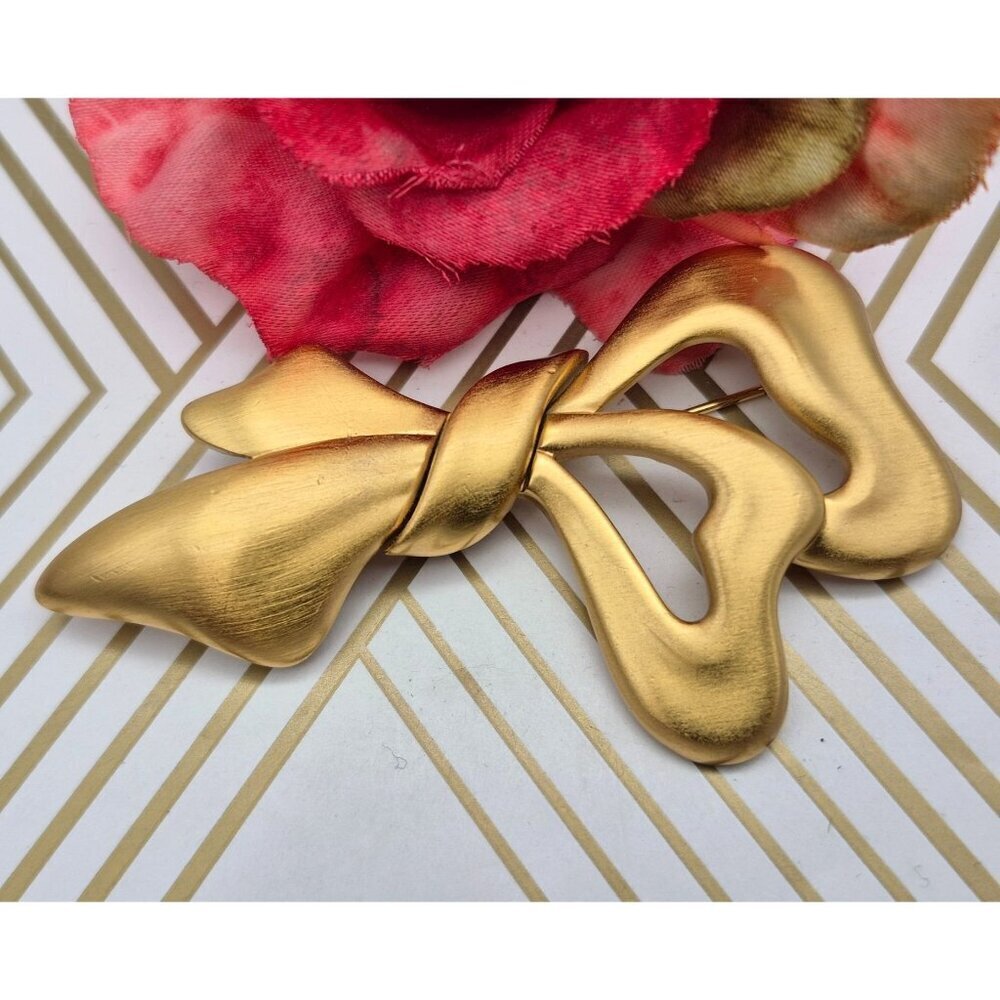 MONET Signed Brooch Pin Brushed Gold Tone Elegant Graceful Ribbon 3" Stunning